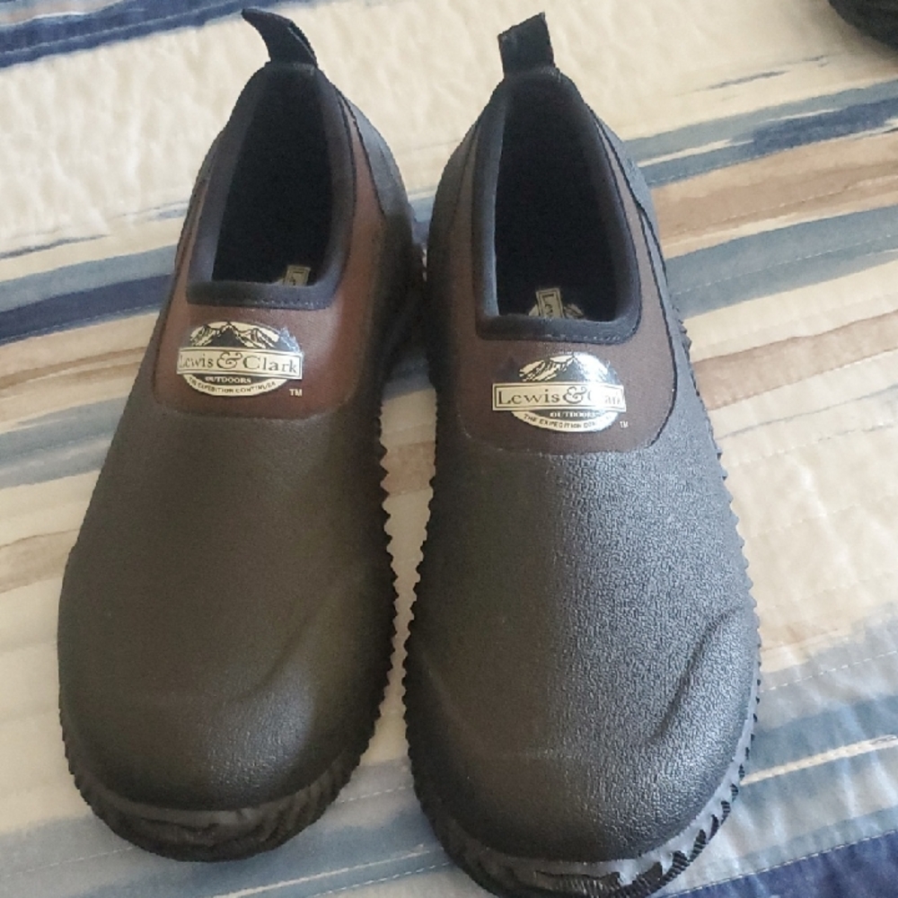 Lewis & Clark Black/Brown Slip-On Muck Shoes Sz 6